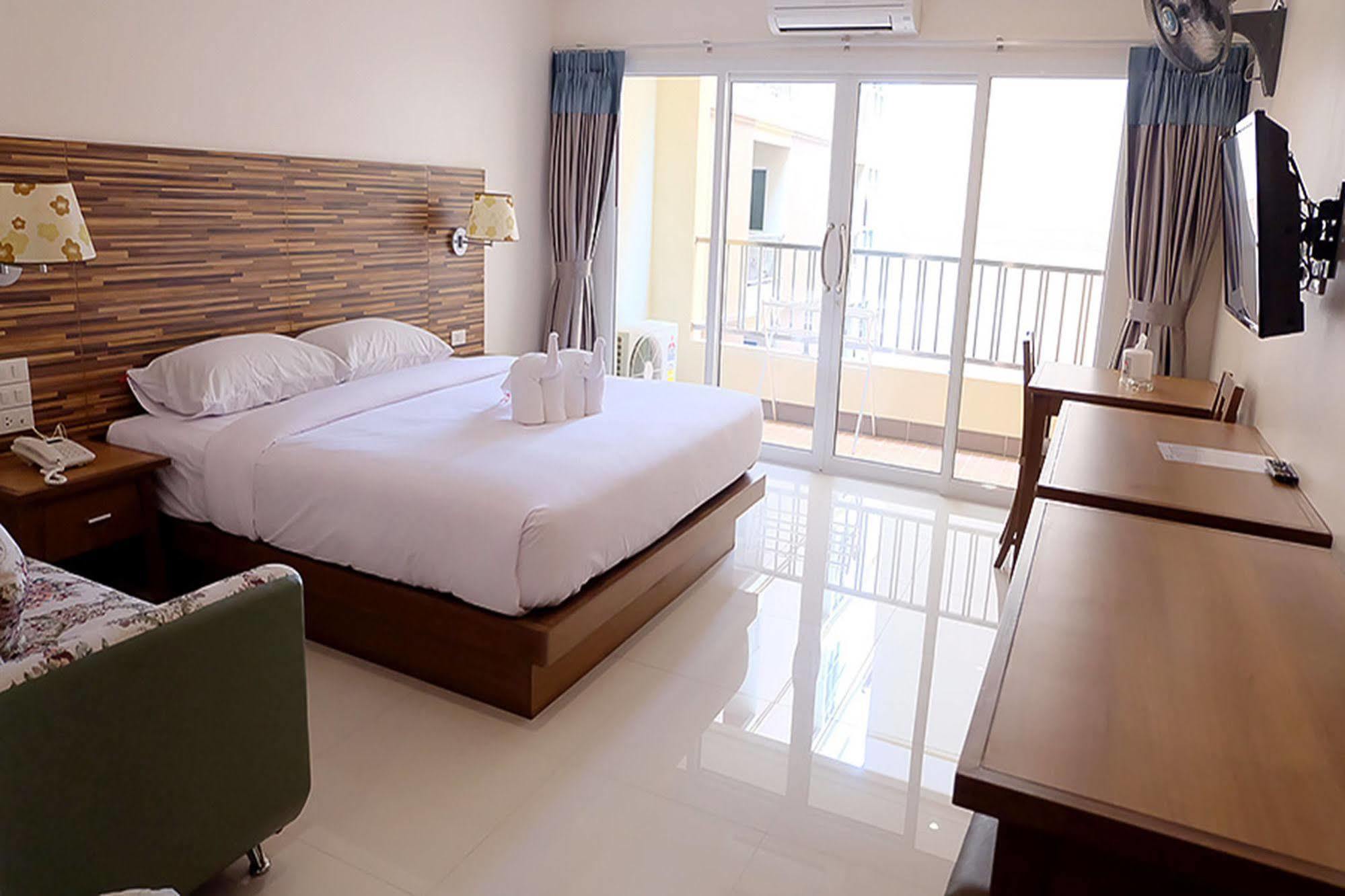 D Hotel Pattaya Dış mekan fotoğraf