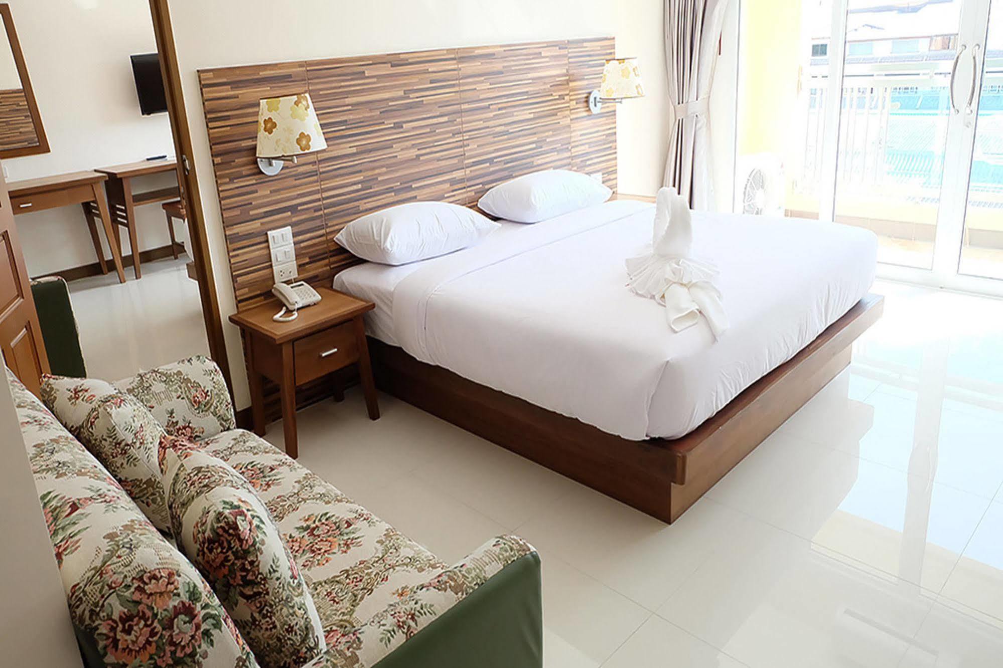 D Hotel Pattaya Dış mekan fotoğraf
