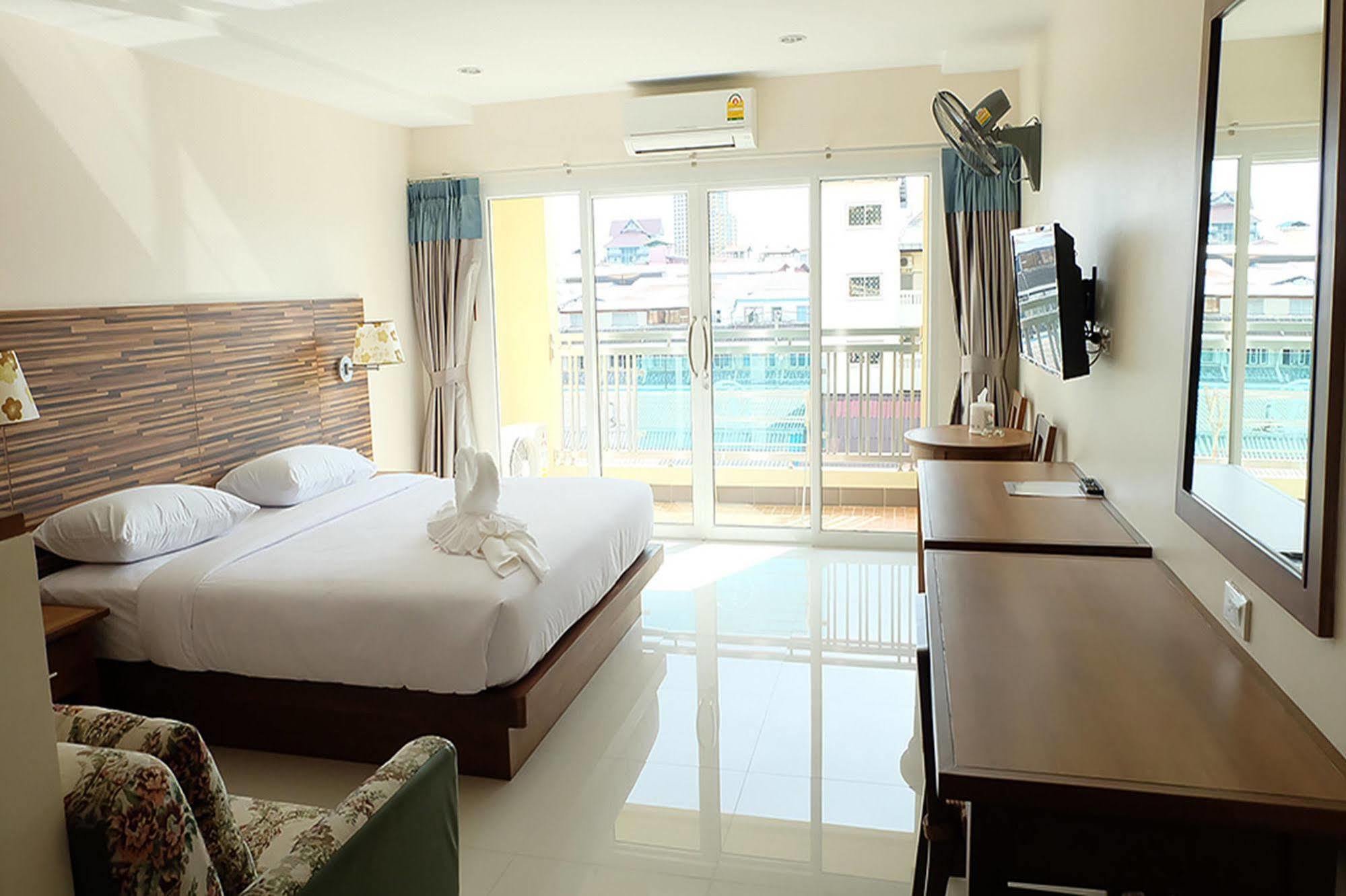 D Hotel Pattaya Dış mekan fotoğraf
