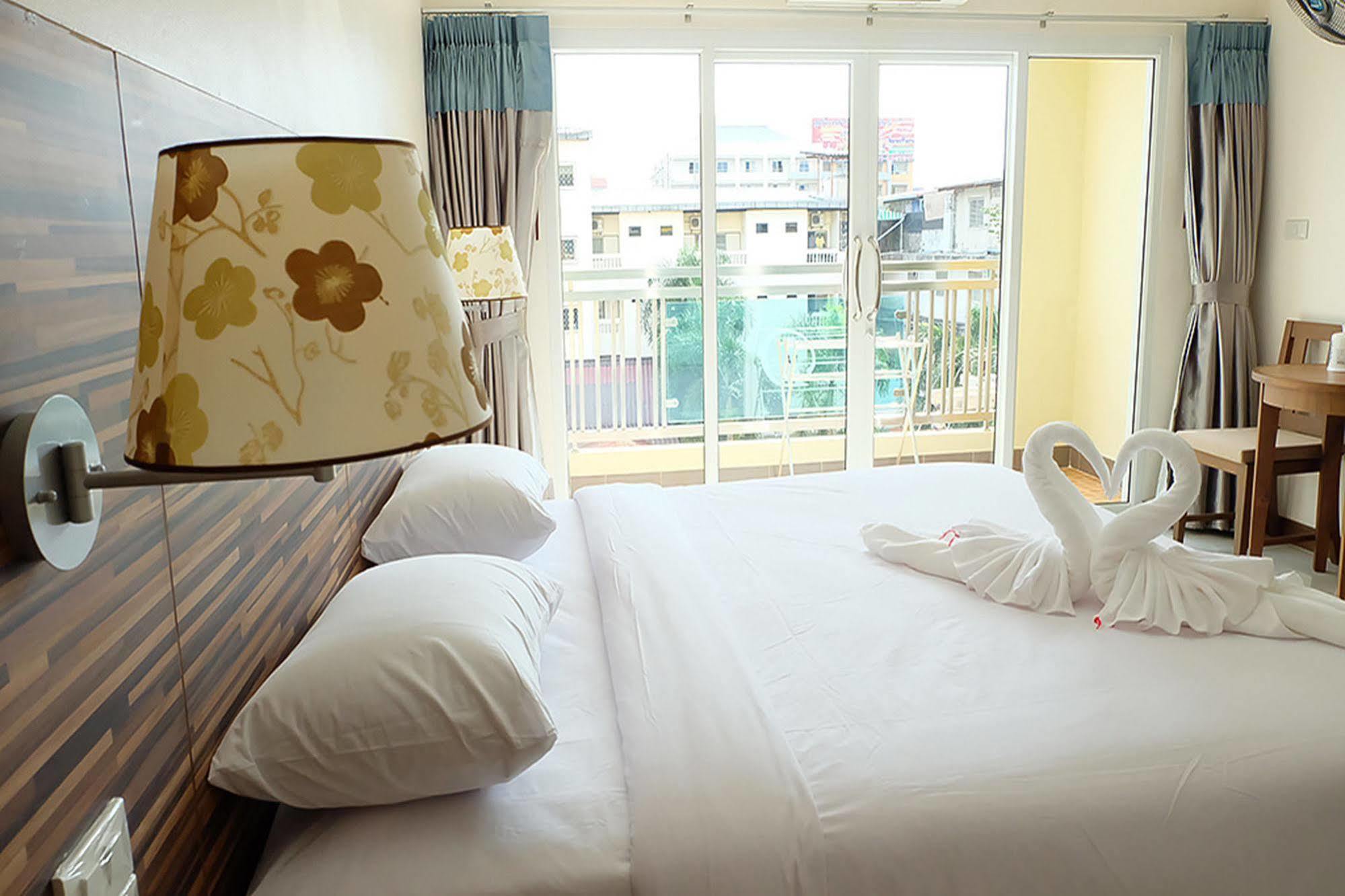 D Hotel Pattaya Dış mekan fotoğraf