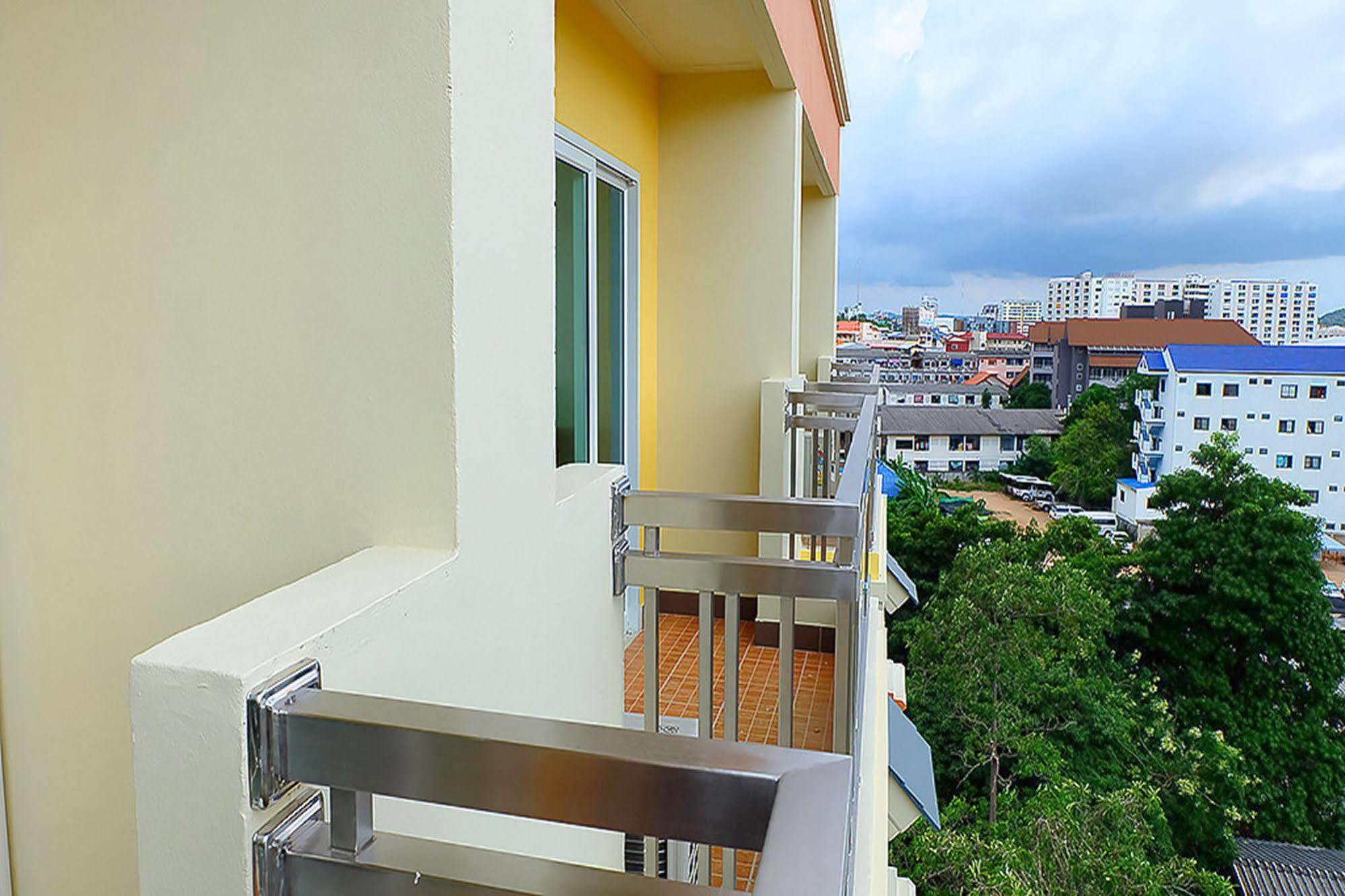 D Hotel Pattaya Dış mekan fotoğraf